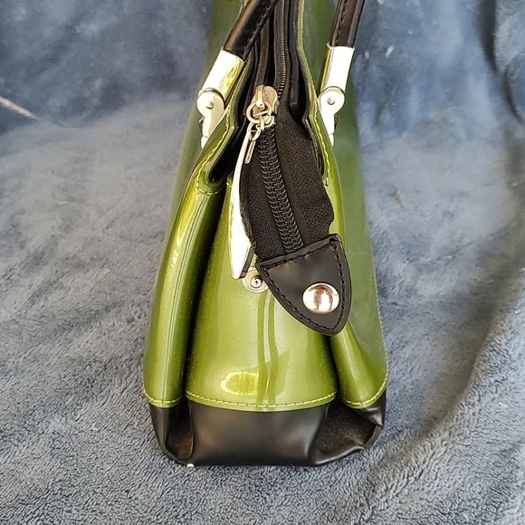 Beijo faux leather green/black color block shoulder bag. GUC. Preloved - Picture 5 of 15